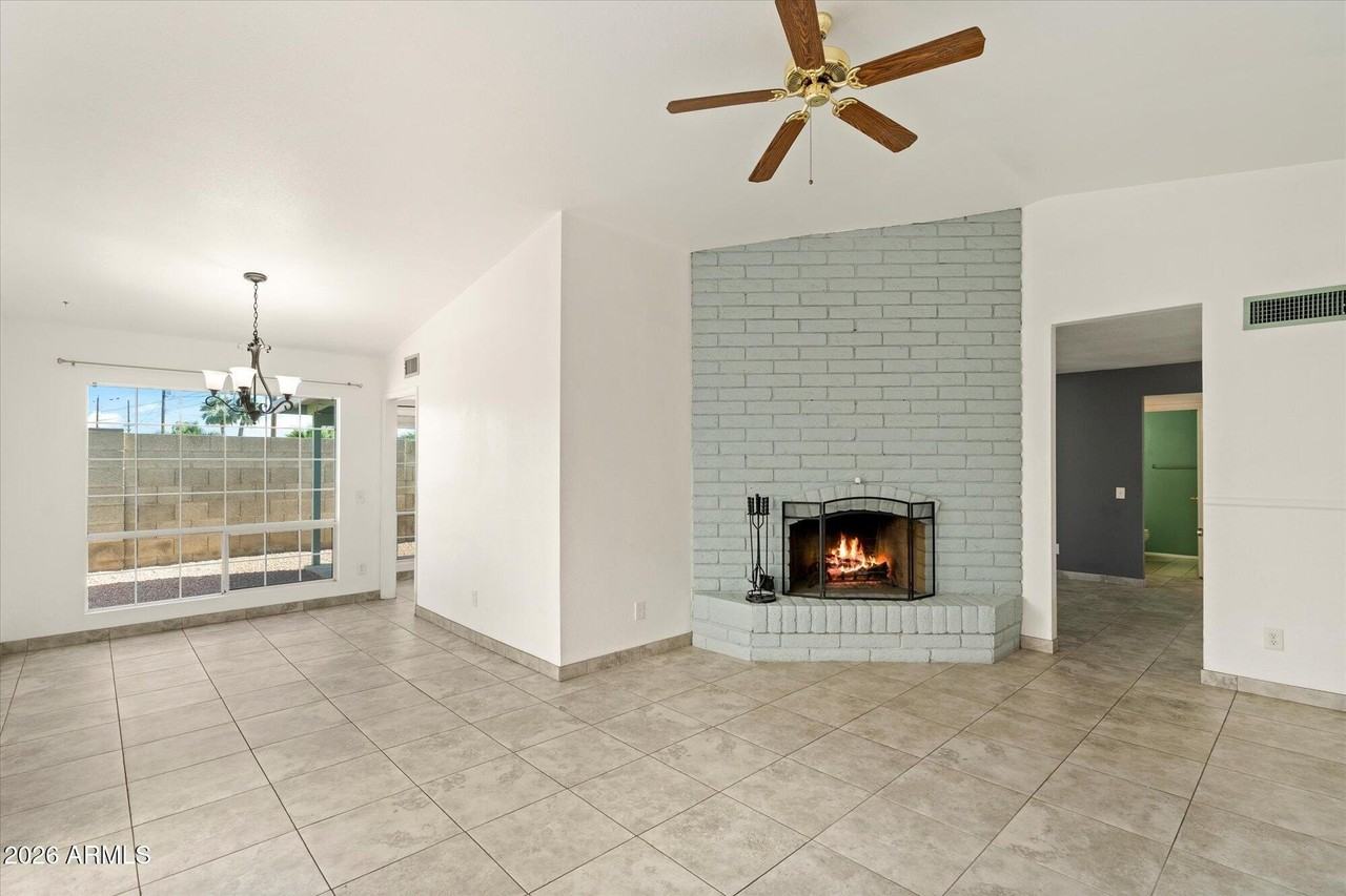 8037 N 40th Ave - Photo 3 of 24