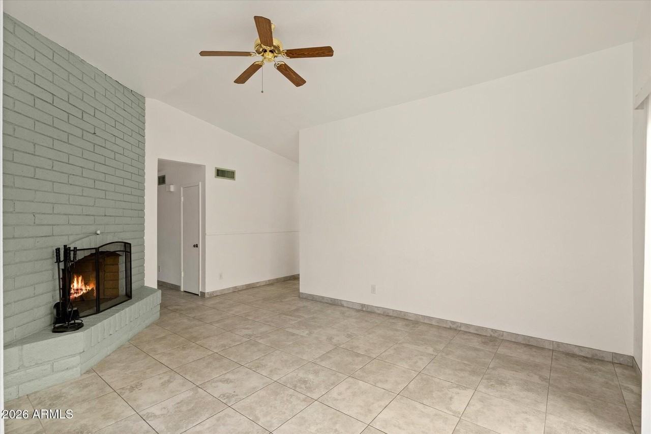 8037 N 40th Ave - Photo 4 of 24