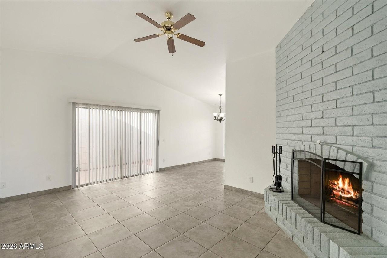 8037 N 40th Ave - Photo 5 of 24