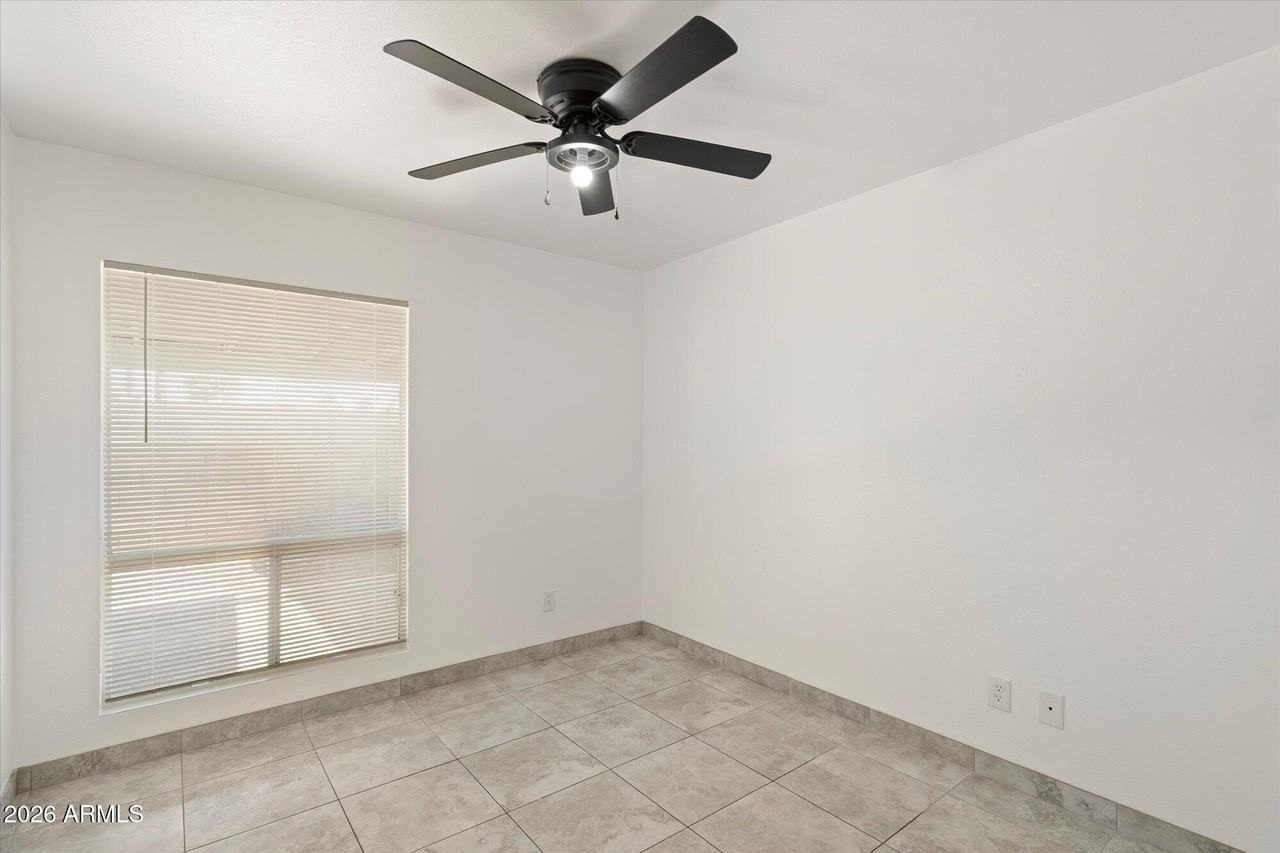 8037 N 40th Ave - Photo 7 of 24