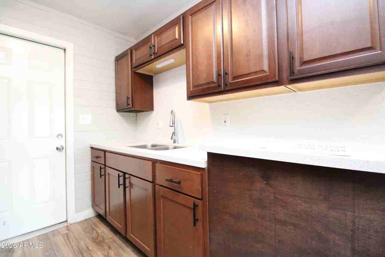 6040 N 21st Ave Apt 8 #8 - Photo 4 of 12