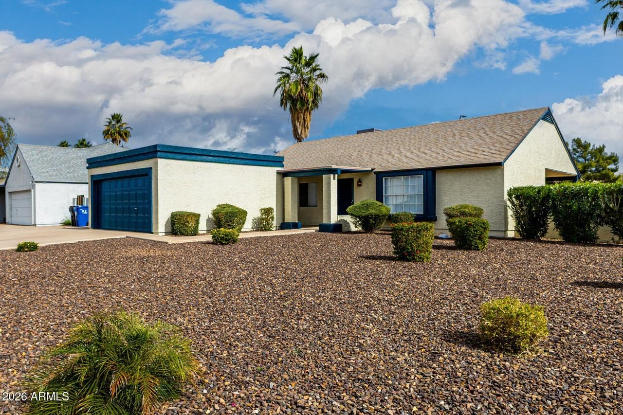 7253 S Alder Dr - Photo 2 of 33