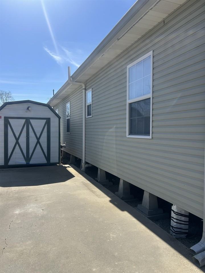 616 Academy St - Photo 2 of 12