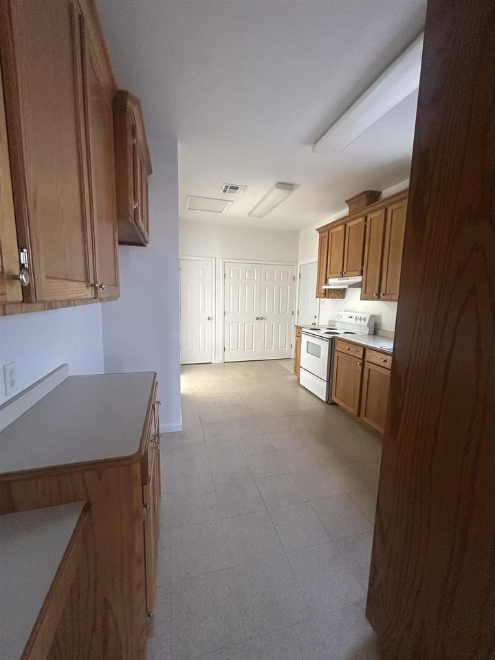 616 Academy St - Photo 4 of 12