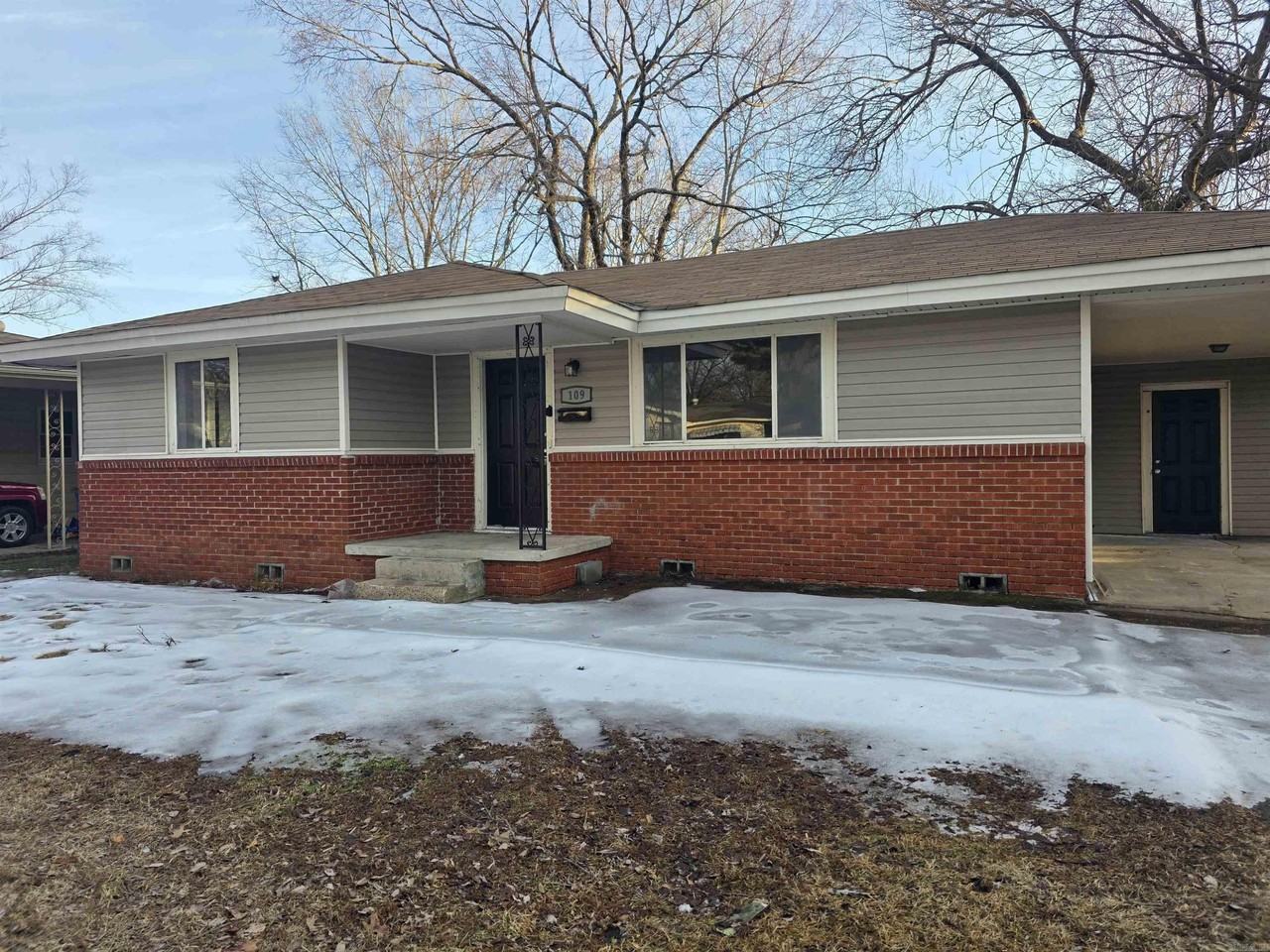 109 Farmere Cir - Photo 2 of 26