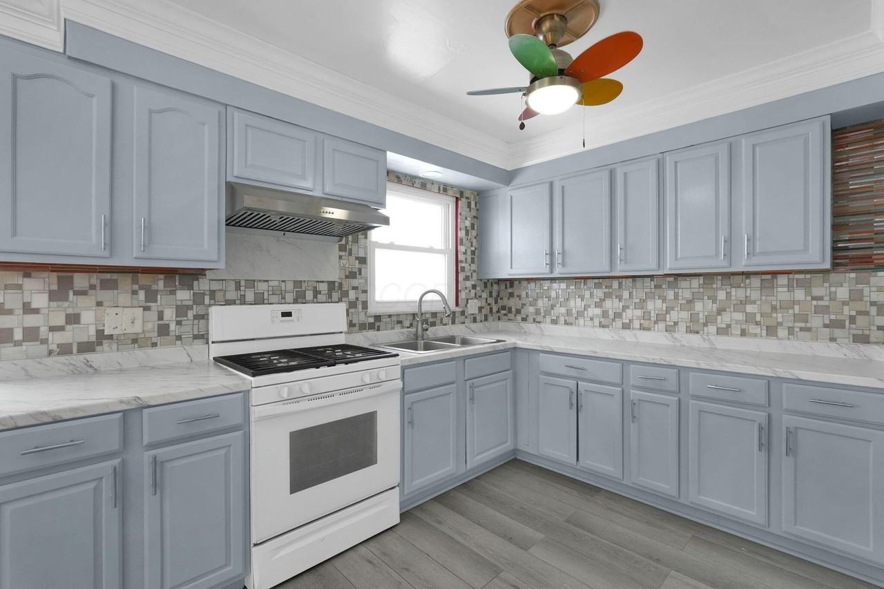 1414 Shanley Dr - Photo 5 of 15