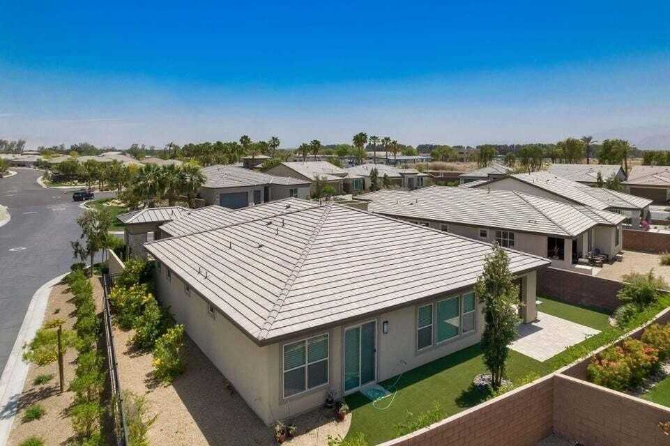 51845 Lakeshore Dr - Photo 2 of 30