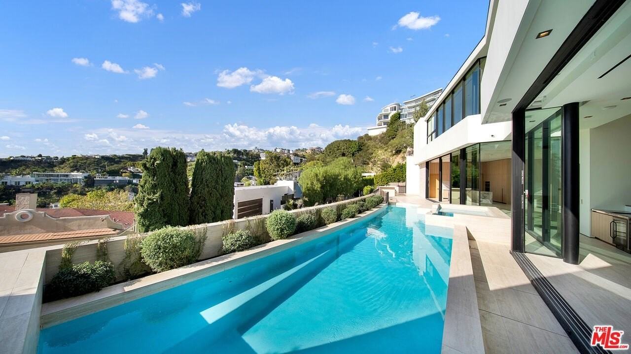 8765 Hollywood Blvd - Photo 4 of 50