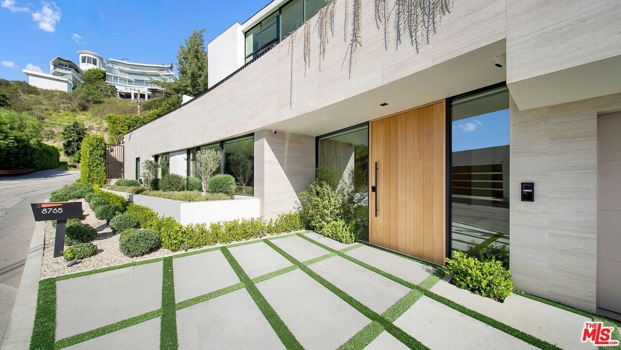 8765 Hollywood Blvd - Photo 6 of 50