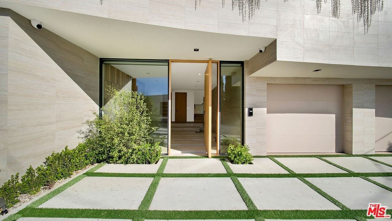 8765 Hollywood Blvd - Photo 7 of 50