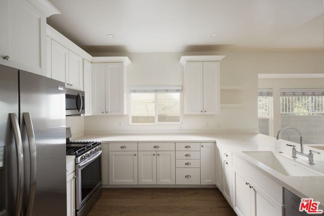 727 N La Fayette Park Pl Apt 4 #4 - Photo 5 of 25