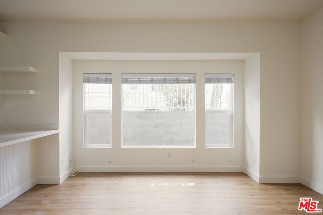 727 N La Fayette Park Pl Apt 4 #4 - Photo 6 of 25