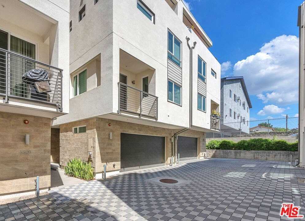 5605 E Alloway Ct - Photo 3 of 35