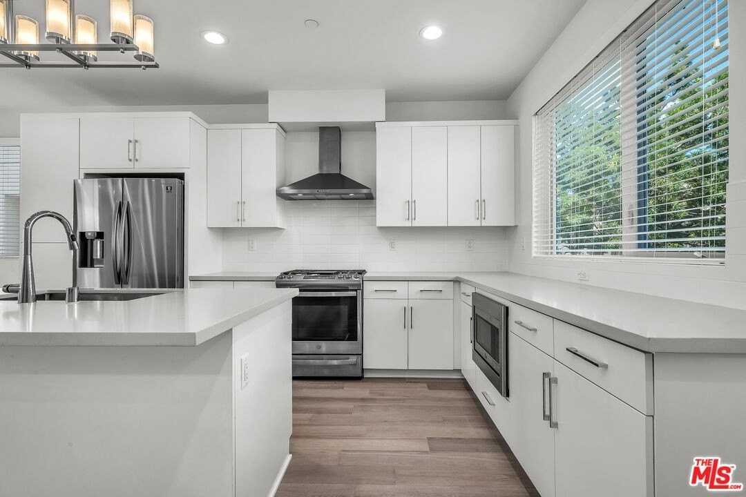 5605 E Alloway Ct - Photo 5 of 35