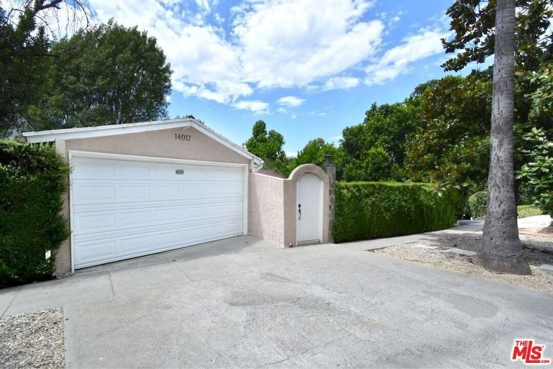 14017 Valley Vista Blvd - Photo 2 of 33