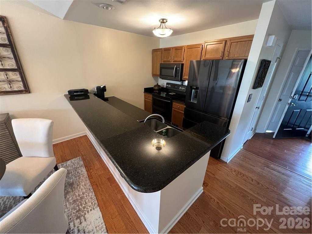 17919 Kings Point Dr Apt I #I - Photo 5 of 24