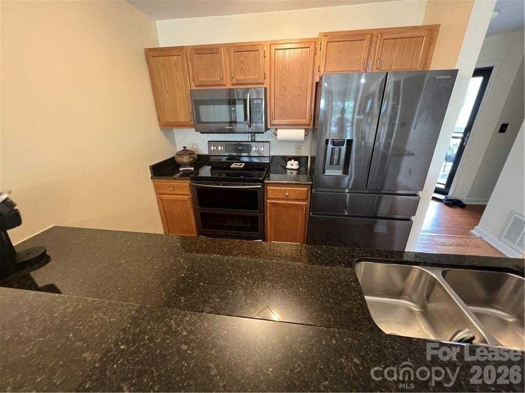 17919 Kings Point Dr Apt I #I - Photo 6 of 24