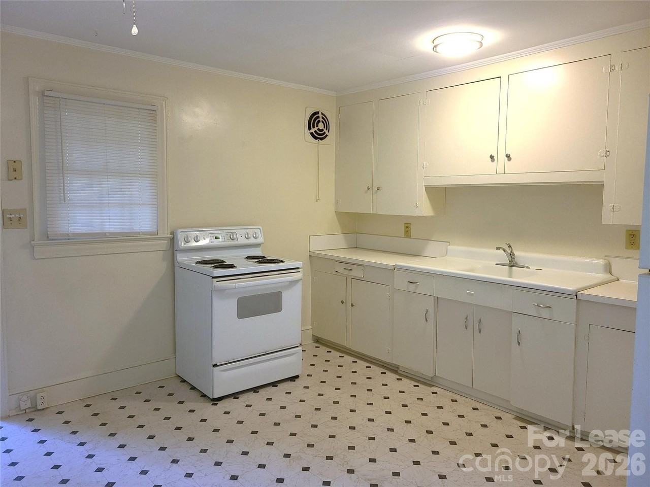 2245 Crescent Ave Apt 4 #4 - Photo 4 of 11