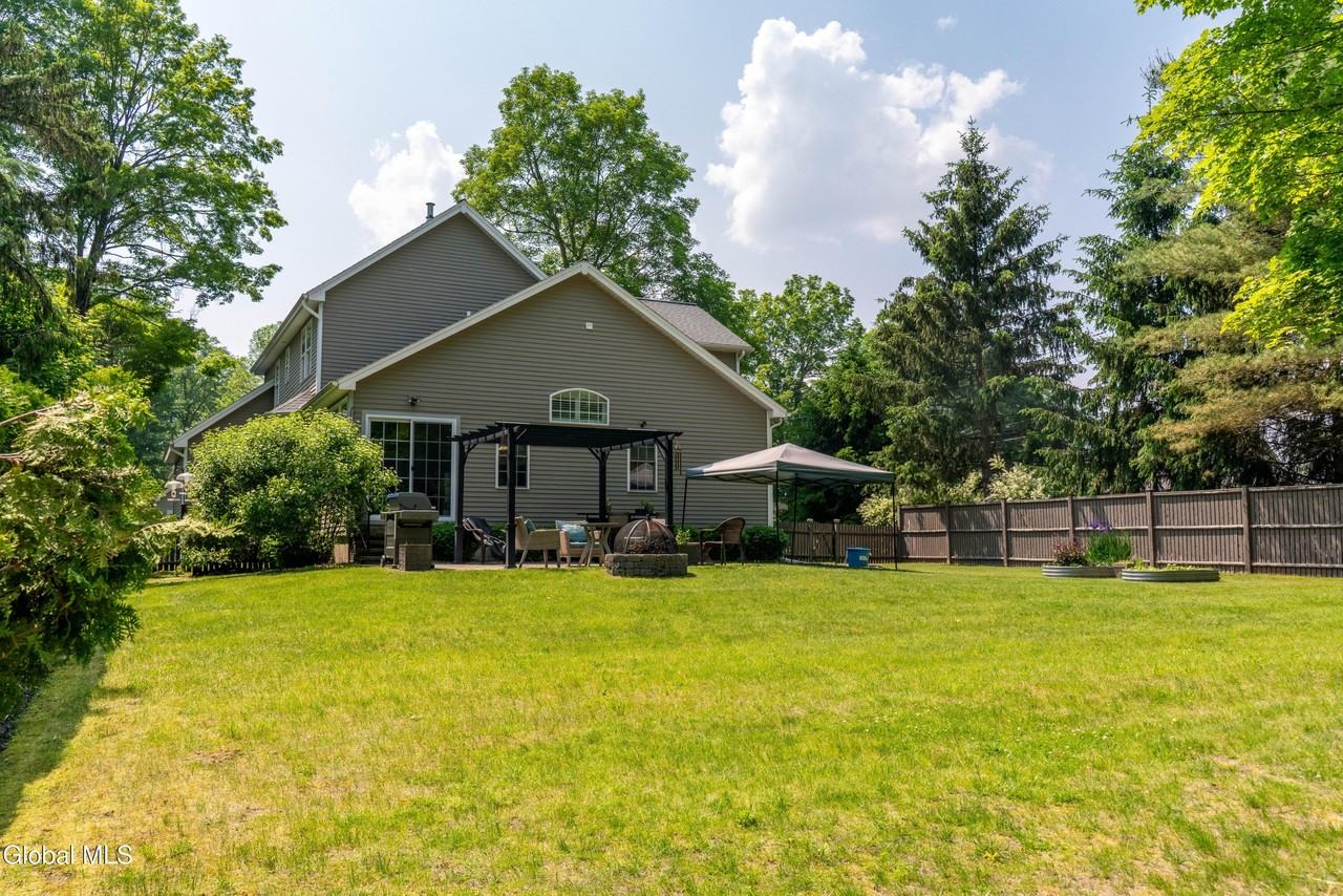 2 Horizon Dr - Photo 3 of 44