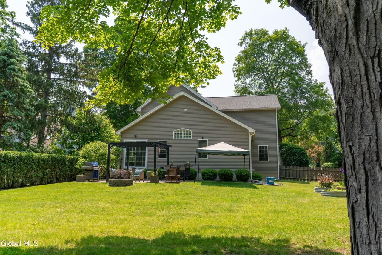 2 Horizon Dr - Photo 4 of 44