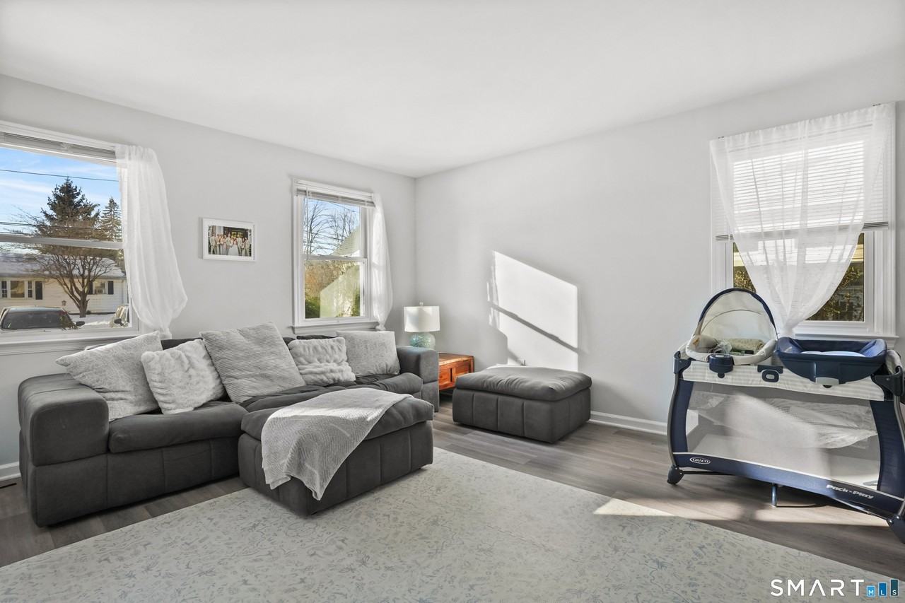 215 York Rd - Photo 3 of 27