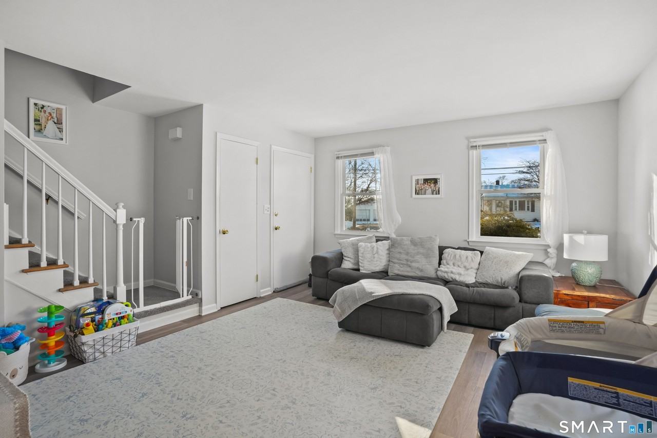 215 York Rd - Photo 4 of 27