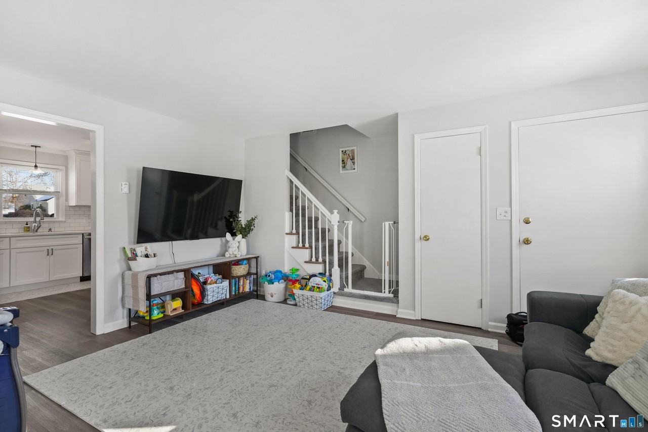 215 York Rd - Photo 5 of 27