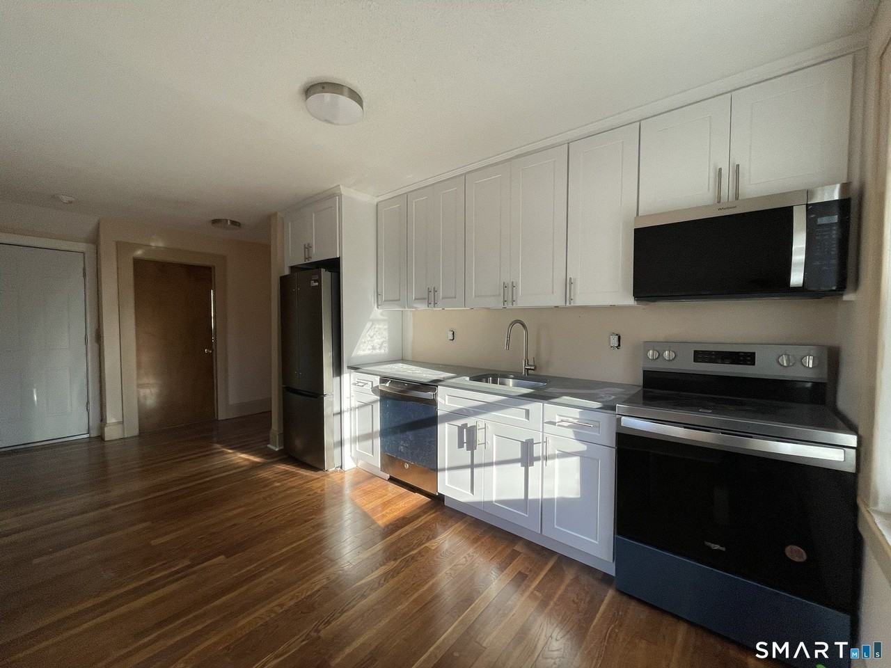 482 W Main St - Photo 3 of 8