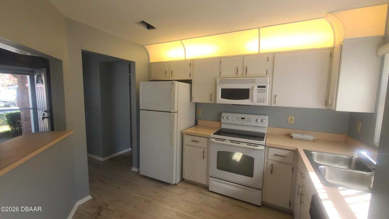 428 Sandpiper Ct - Photo 4 of 24