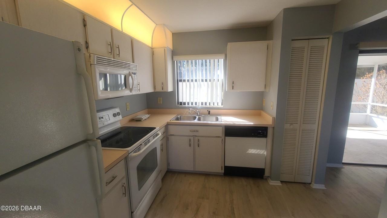 428 Sandpiper Ct - Photo 5 of 24