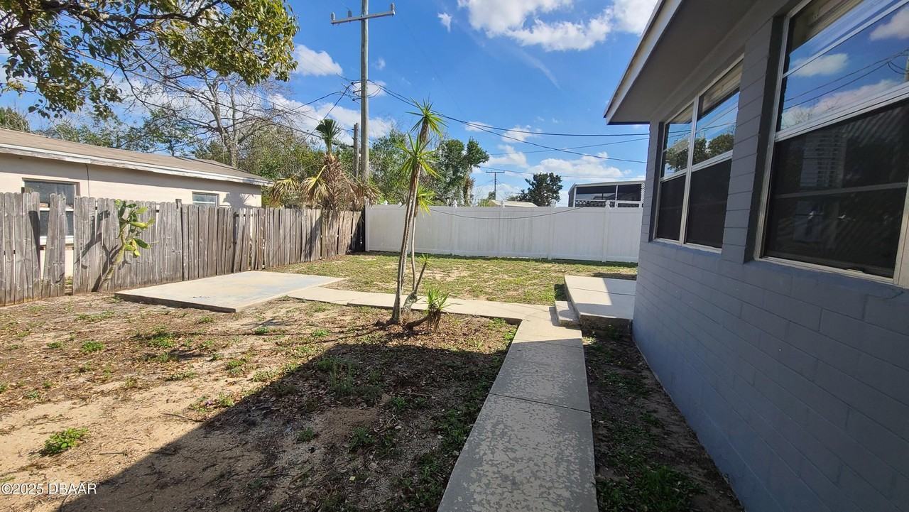 859 Berkshire Rd - Photo 2 of 16