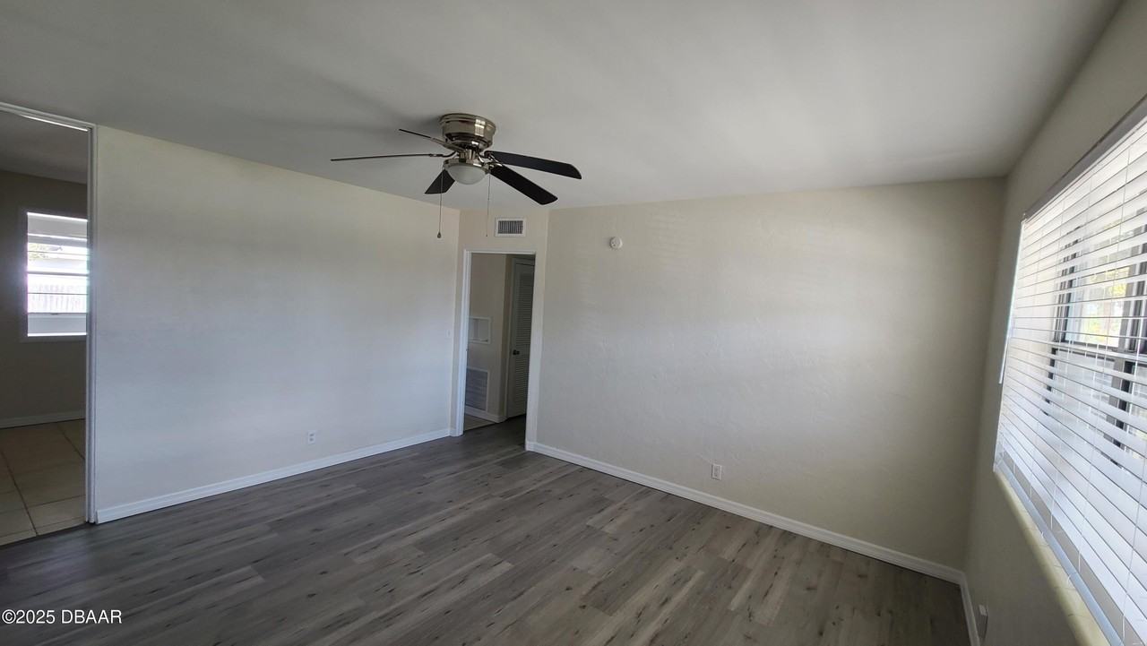 859 Berkshire Rd - Photo 4 of 16