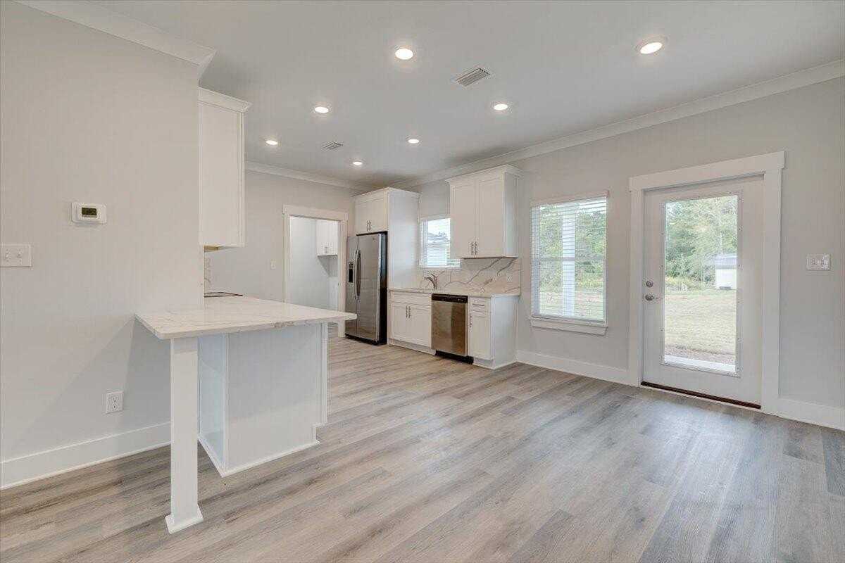 14 Alexander Way - Photo 4 of 25