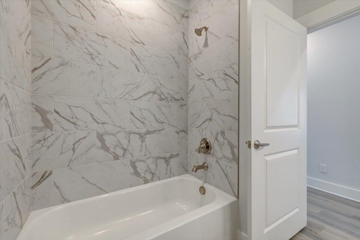 14 Alexander Way - Photo 5 of 25