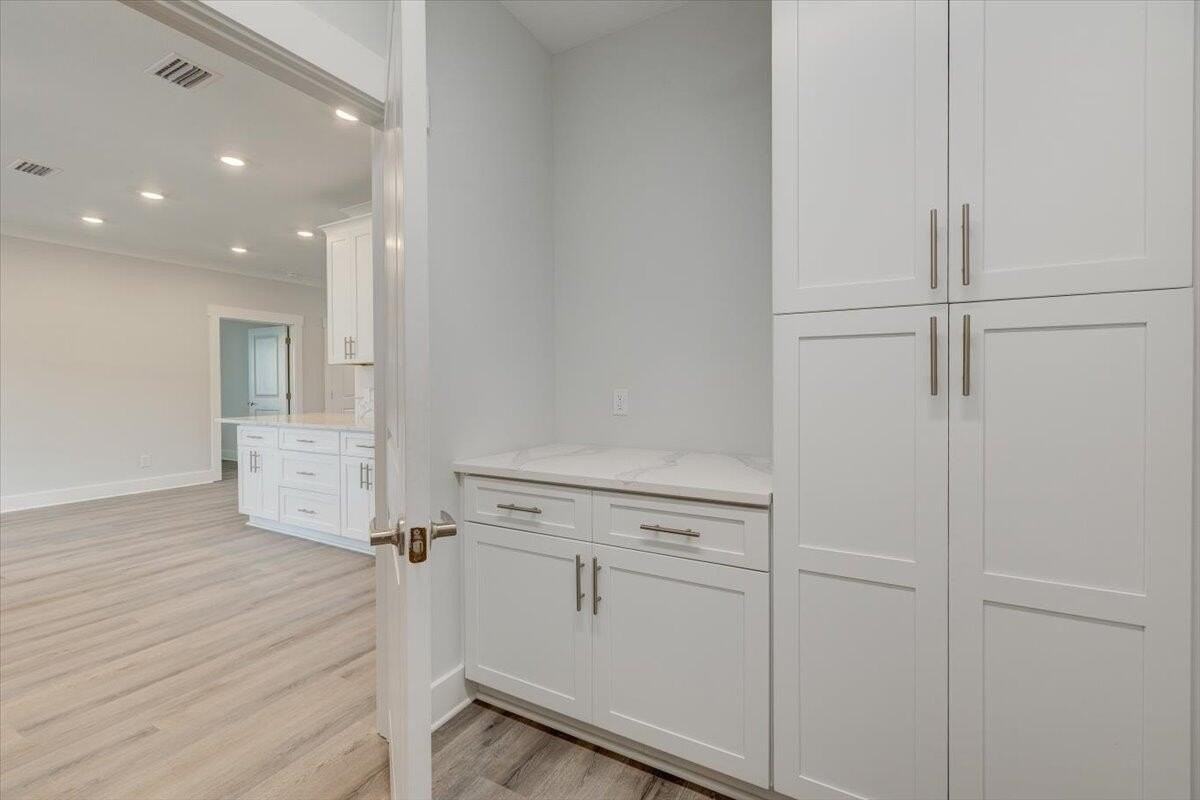 14 Alexander Way - Photo 6 of 25