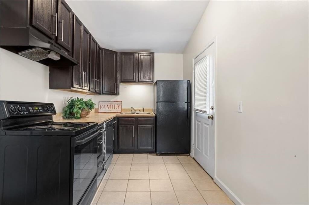 153 Little St Se - Photo 3 of 17