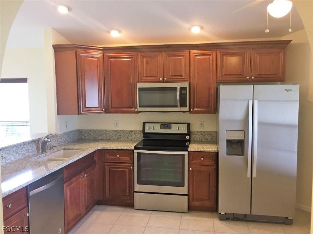 1421 Se 10th Ter - Photo 4 of 12