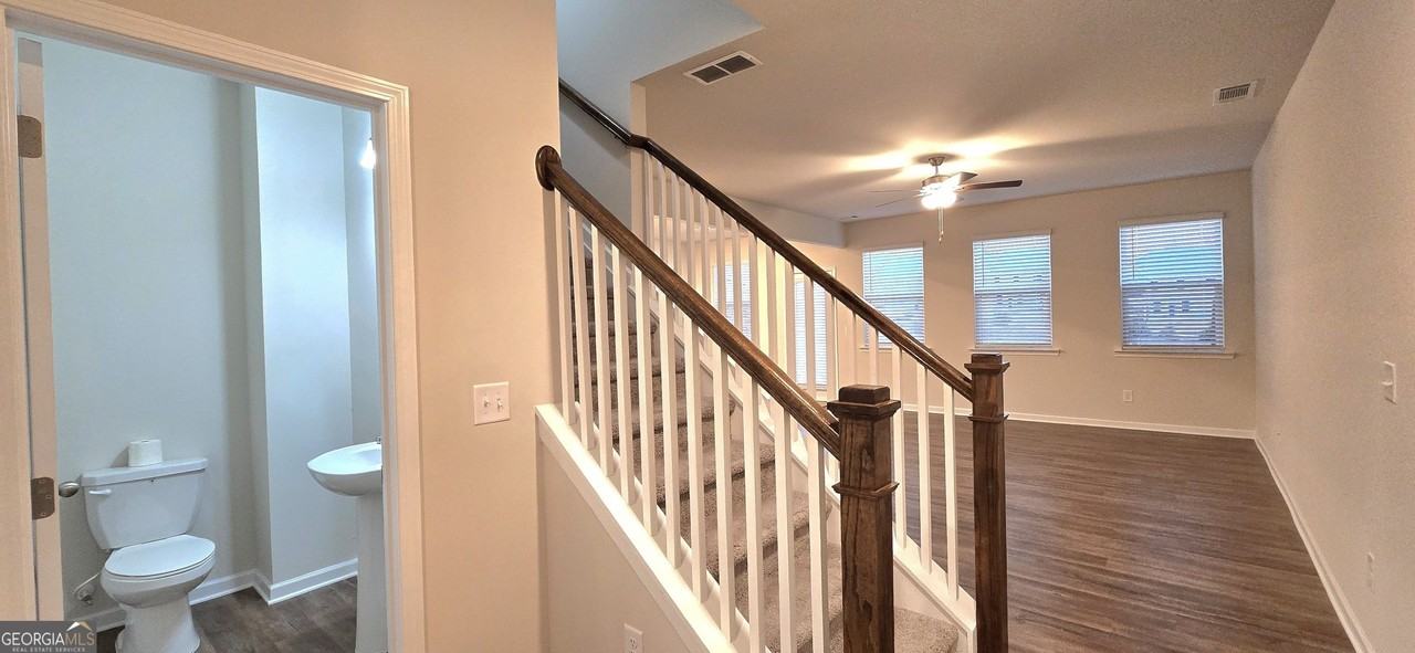 82 Sepia Oak Dr - Photo 3 of 42