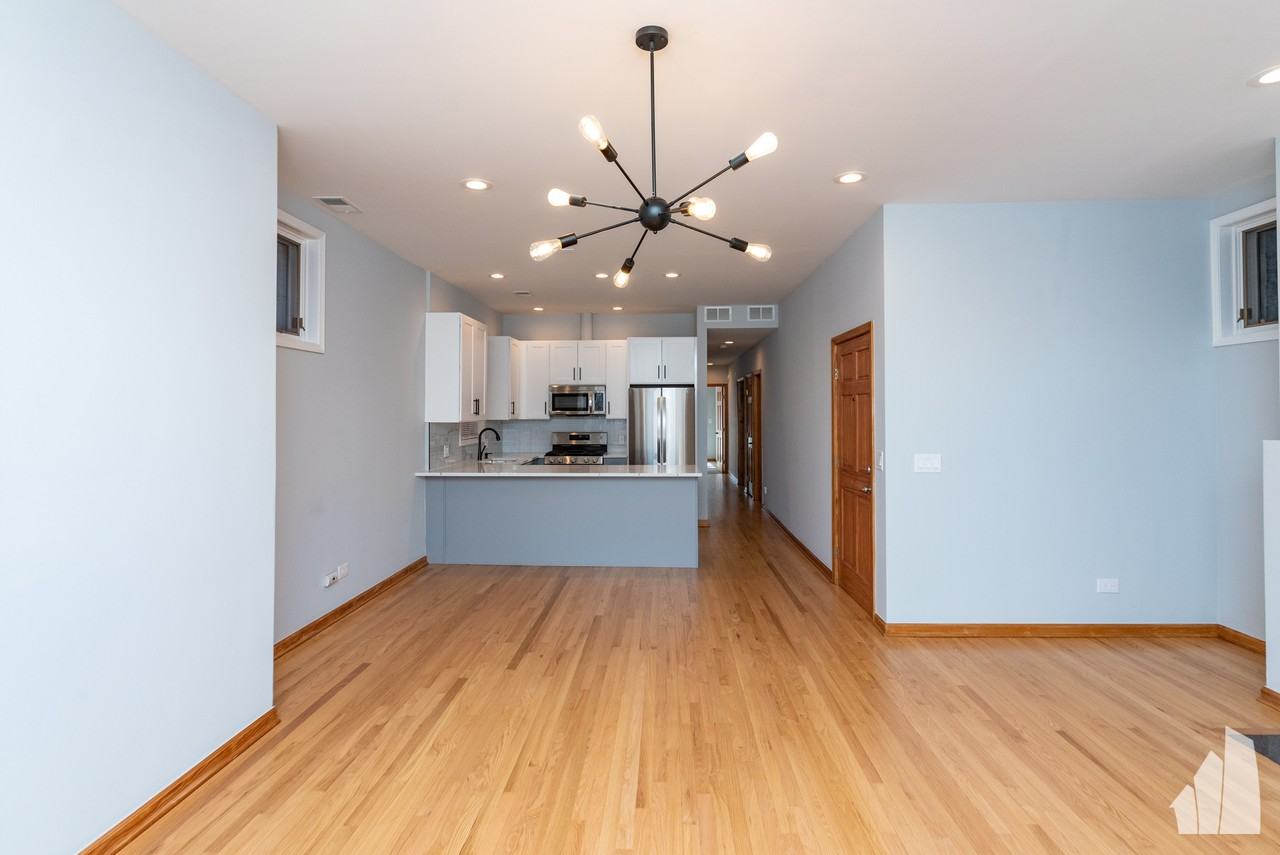 2338 N Greenview Ave #2 - Photo 5 of 25