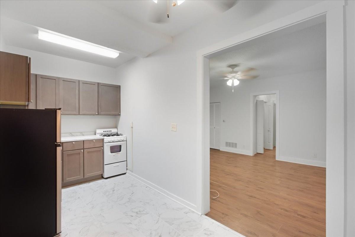 3727 N Pine Grove Ave #203 - Photo 3 of 12