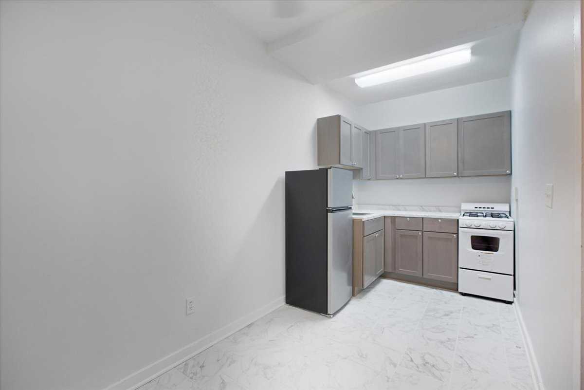 3727 N Pine Grove Ave #203 - Photo 4 of 12