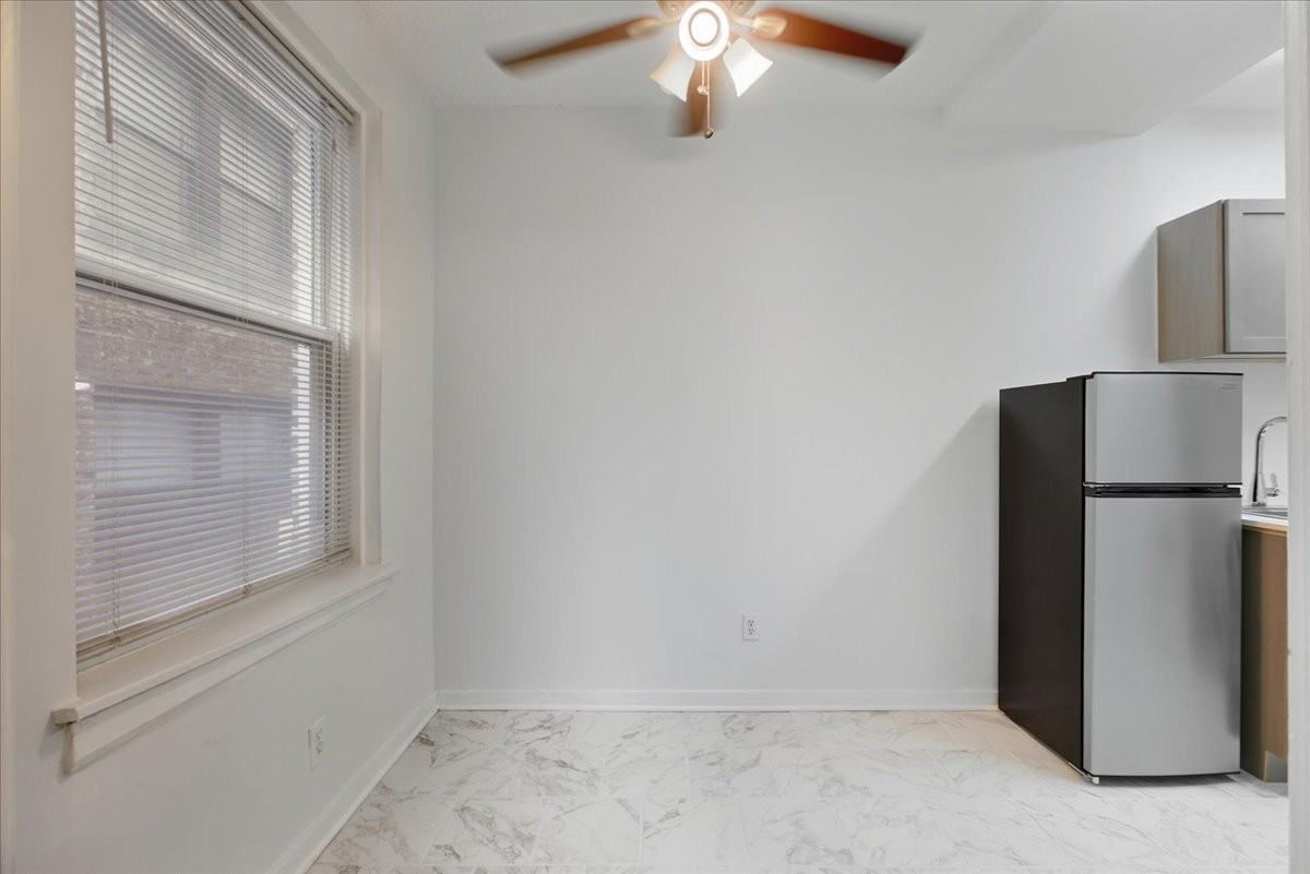 3727 N Pine Grove Ave #203 - Photo 5 of 12