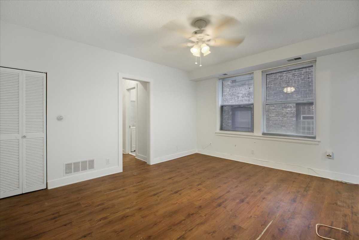 3727 N Pine Grove Ave #203 - Photo 7 of 12