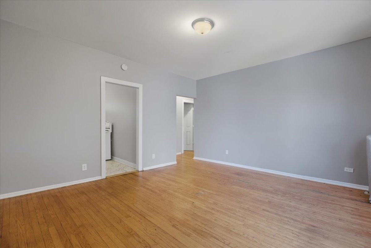 6716 S Merrill Ave #2E - Photo 4 of 12