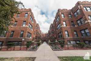 featured image of 4407 N Wolcott Ave