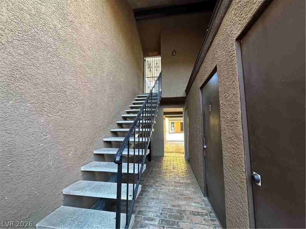 1467 Hialeah Dr #D - Photo 4 of 20