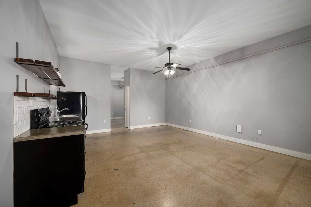 Welcome to Urban Studio 43 – Comfort, Convenience & Contemporary living in South Kansas City - Photo 3 of 43