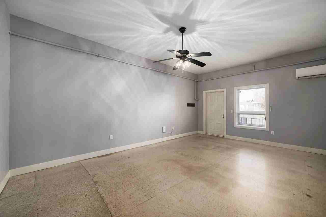 Welcome to Urban Studio 43 – Comfort, Convenience & Contemporary living in South Kansas City - Photo 5 of 43