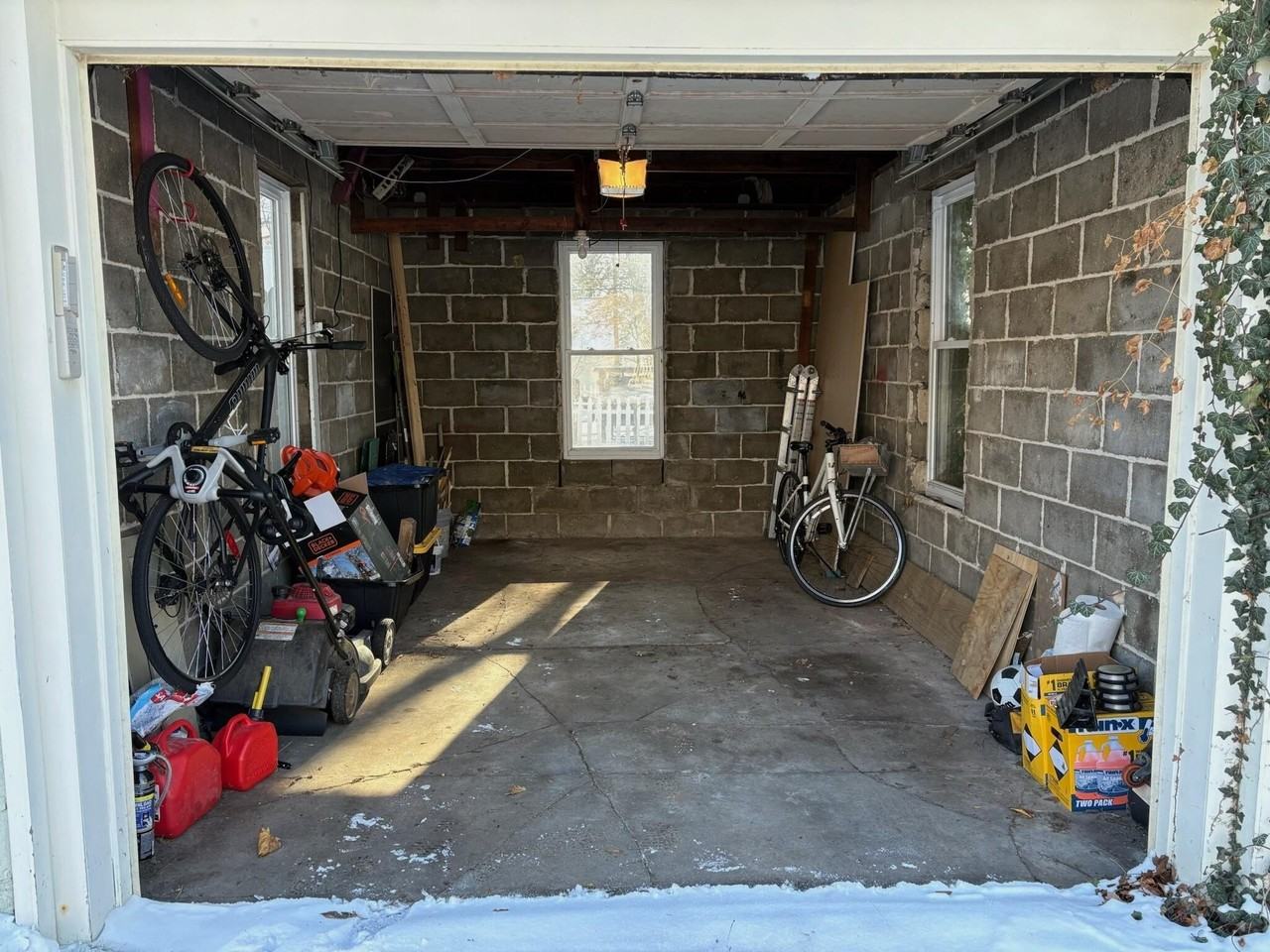 433 Mckinley St - Photo 5 of 50