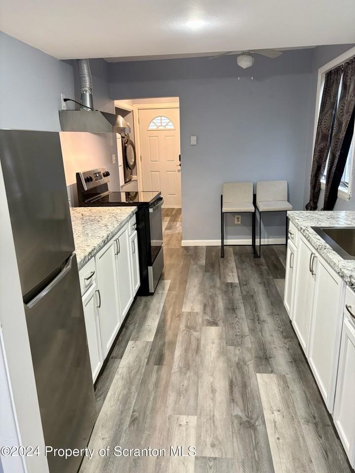 300 Penn & New York - Photo 3 of 6